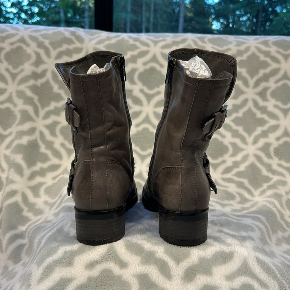 EUC - Woman’s Leather Grey Boots - Size 7 - Picture 3 of 11